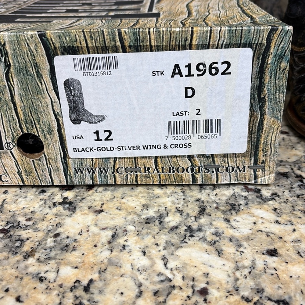 Corral Vintage Men’s Cowboy Boots size 12 beautiful condition.